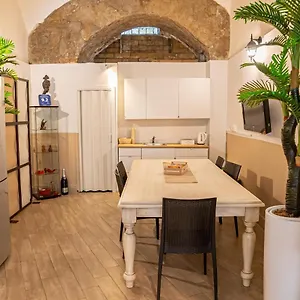 Bruno's Historic Napoli